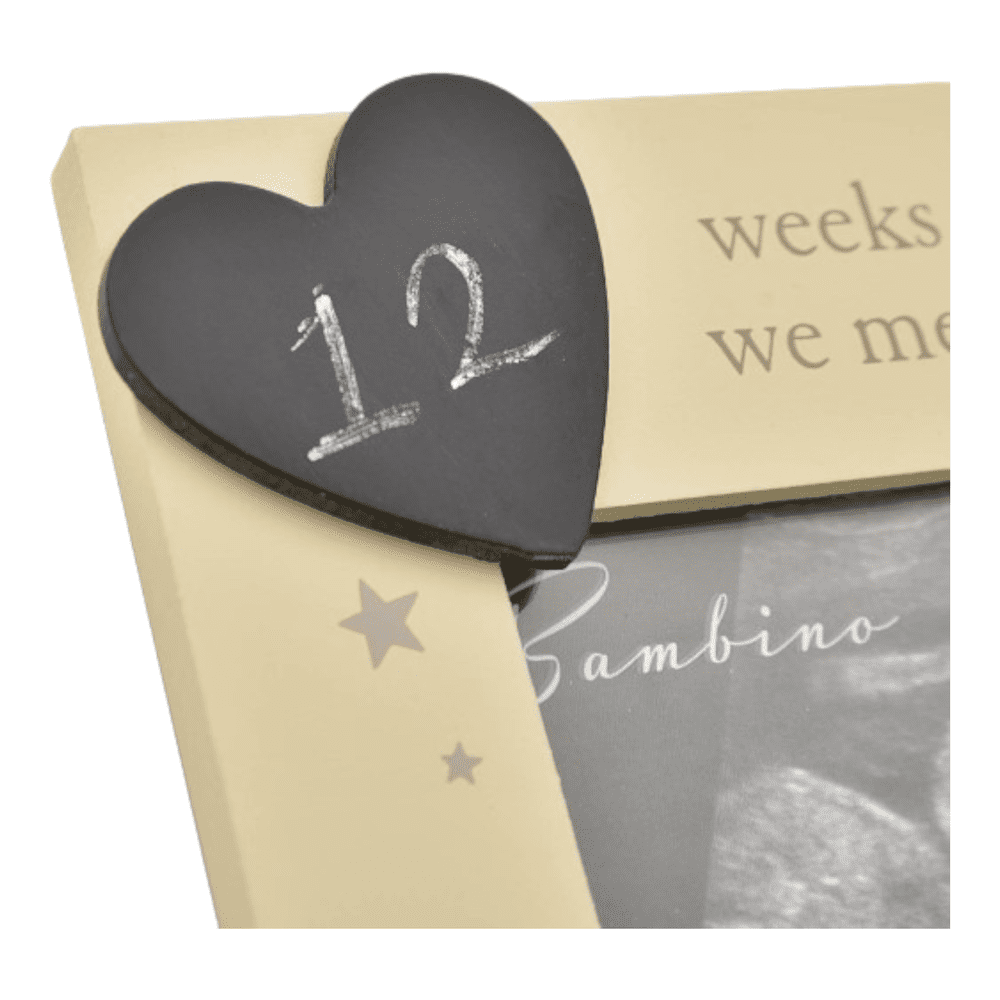 Close-up of heart-shaped chalkboard on countdown scan frame from BAMBINO BY JULIANA® for marking baby’s arrival